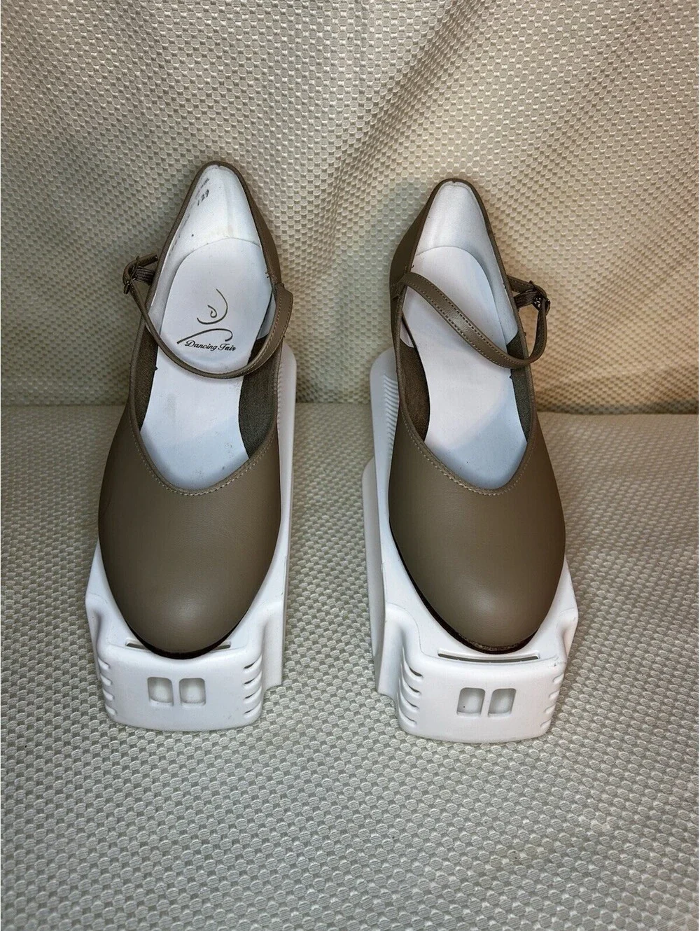 Dancing Fair Women's Leather Mary Jane Tap Shoes Size 10W Beige Heel